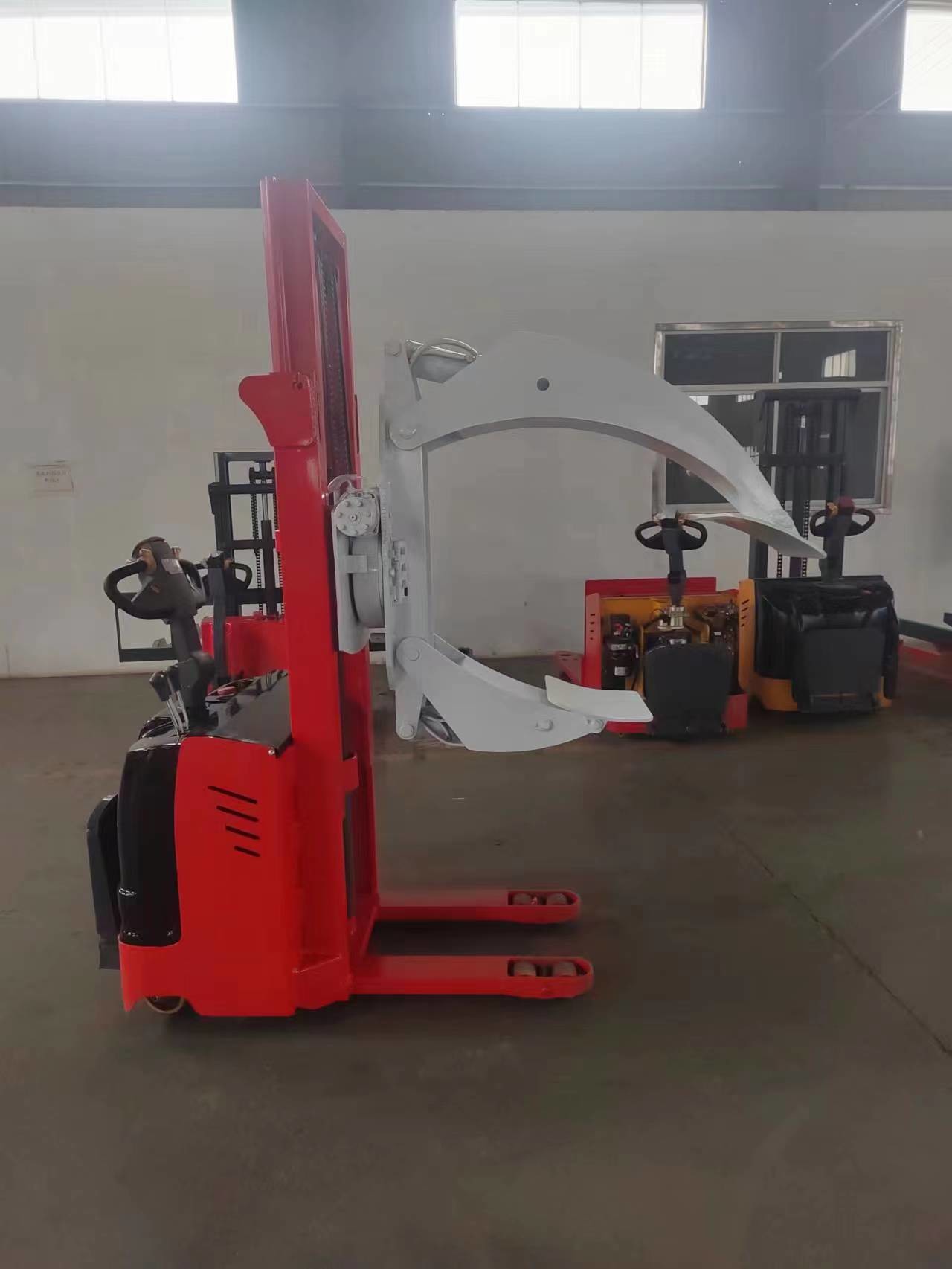 1.5 Ton 3 Meter Capacity Electric Pallet Jack Stacker With Reel Clamps