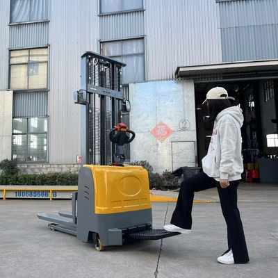 Apilador eléctrico con plataforma, capacidad de 1.6 toneladas, altura de elevación de 3-4.5m