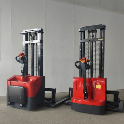 Apilador eléctrico de pasillo estrecho, capacidad de carga 1500 kg, horquilla forjada ajustable